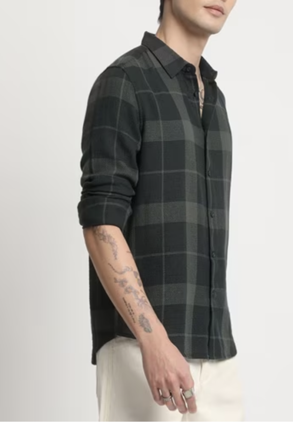 Men Slim Fit Spread-Collar Shirt - Image 2